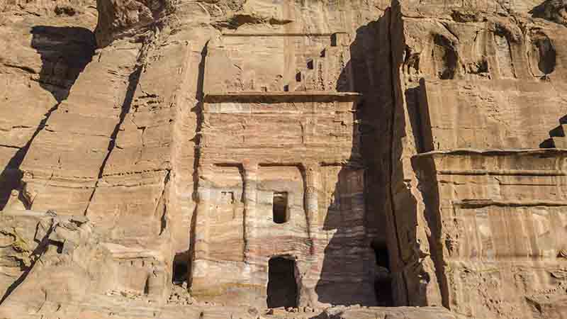 91 - Jordania - Petra - Tumbas Reales - tumba de La Seda